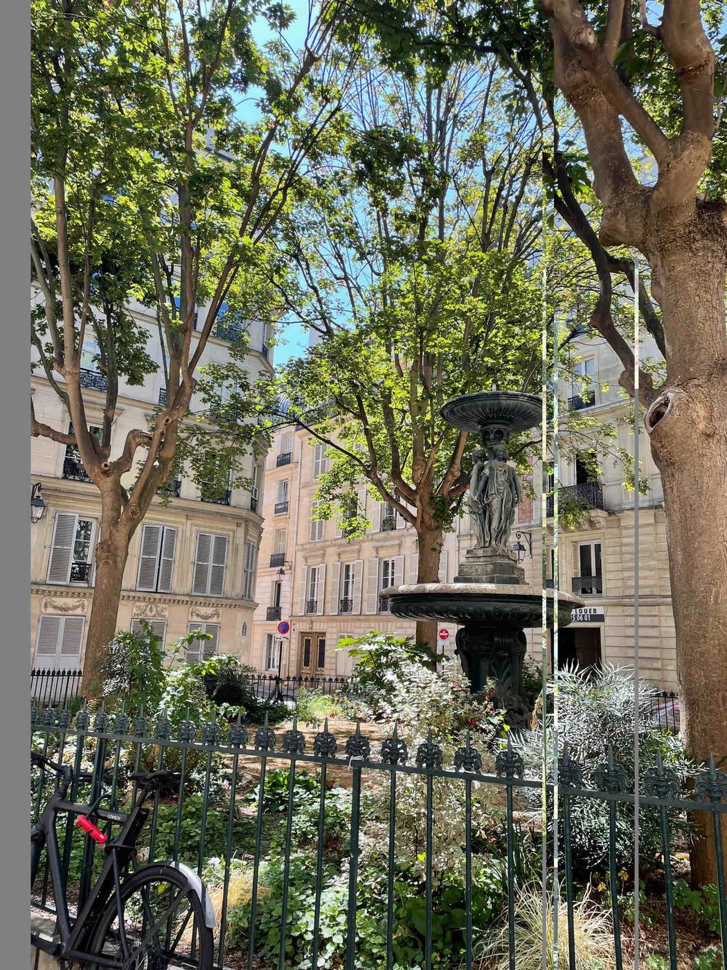 A hidden planted square with a fountain in Paris