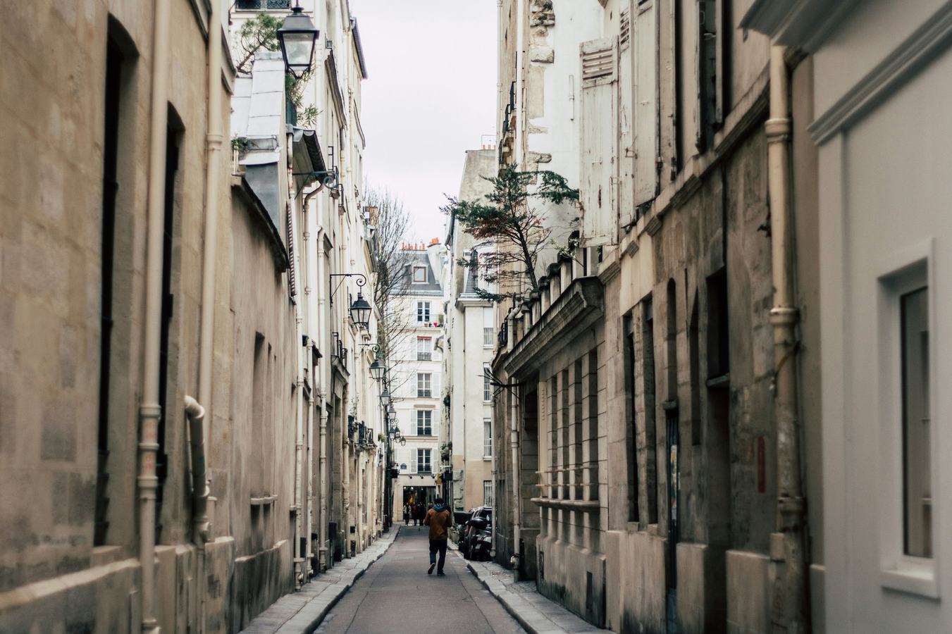 A quiet narrow street in historic Paris